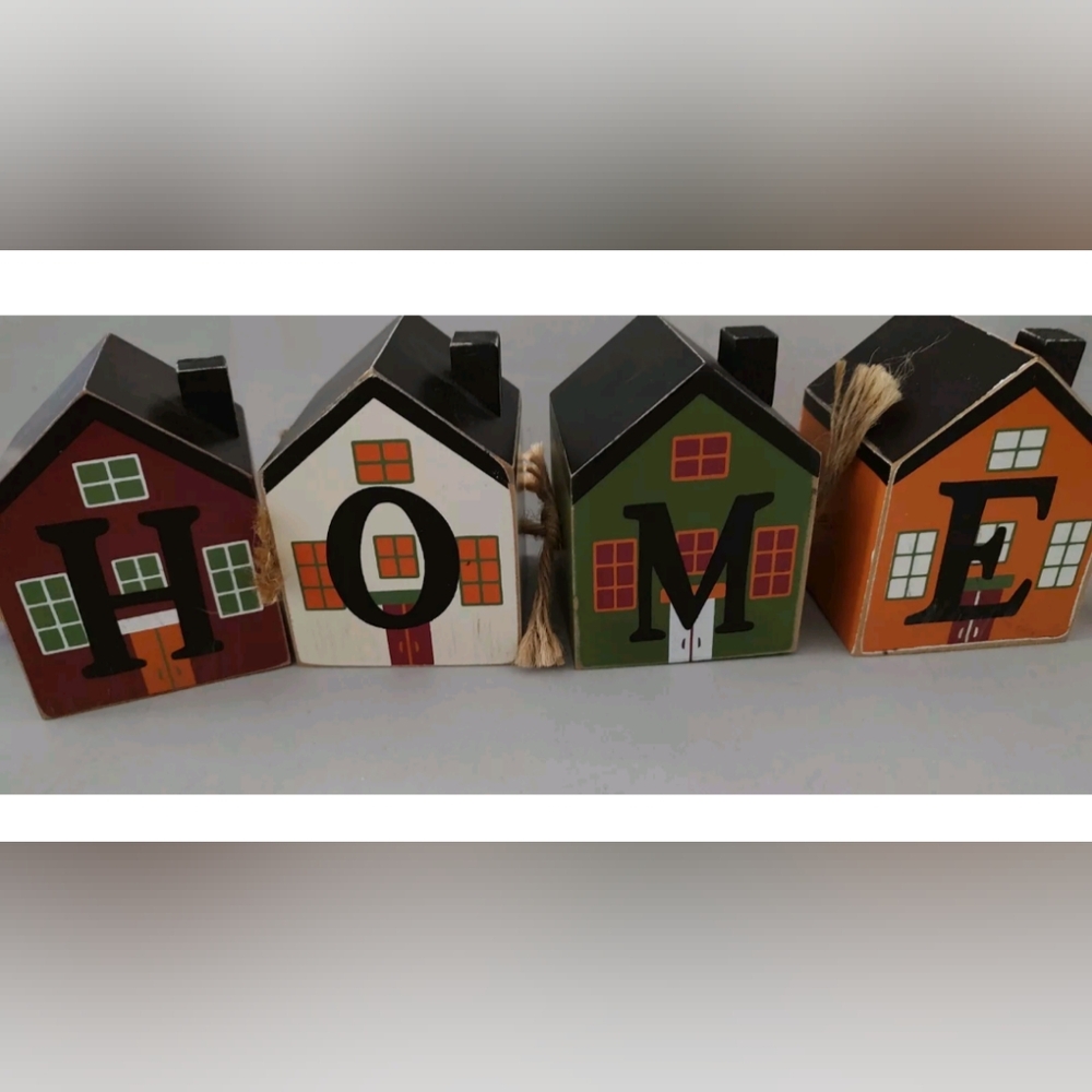 Harvest House Decor 4 Wooden Block Homes rope together Good Condition